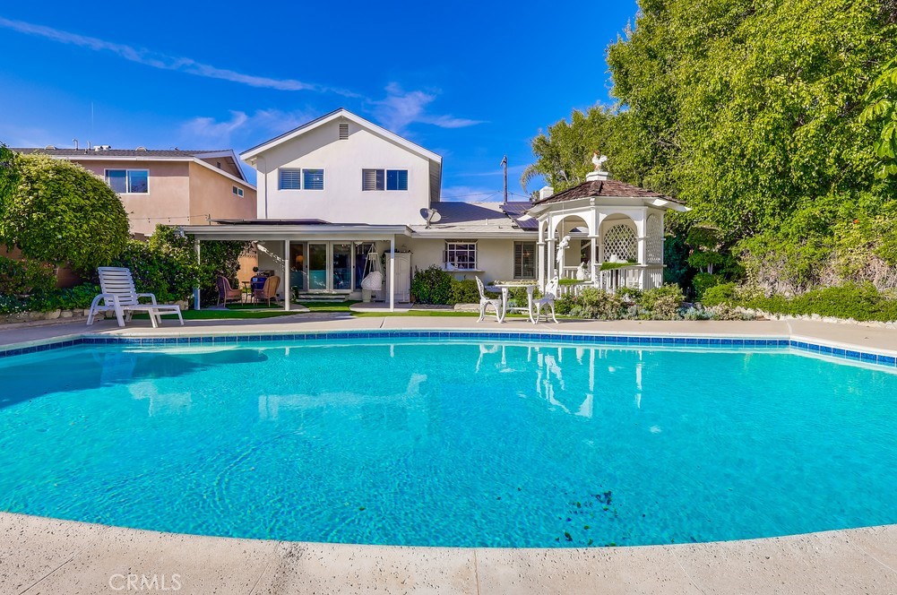 835 Statler Street San Pedro, CA 90731 - Photo 30 of 35 a front view of a house with garden
