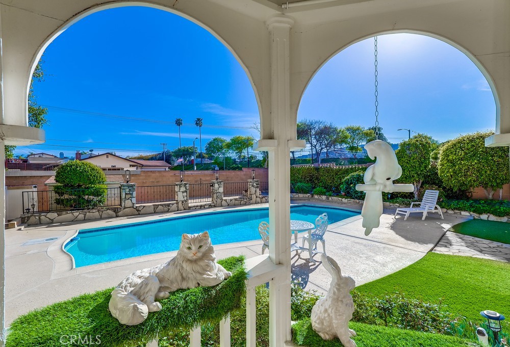835 Statler Street San Pedro, CA 90731 - Photo 33 of 35 a view of a house with patio tub and chairs