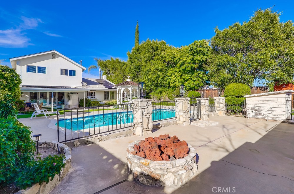 835 Statler Street San Pedro, CA 90731 - Photo 34 of 35 a front view of a house with a yard