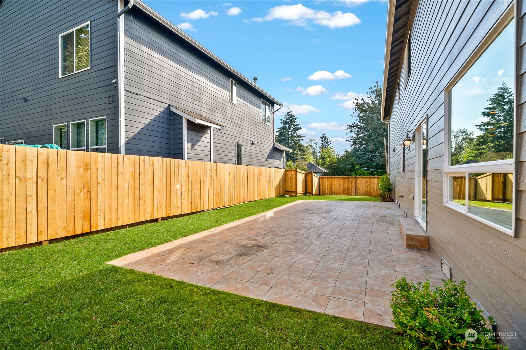 1730 Southeast 30th Place Renton, WA 98055 - Photo 30 of 31 a view of a back yard of the house