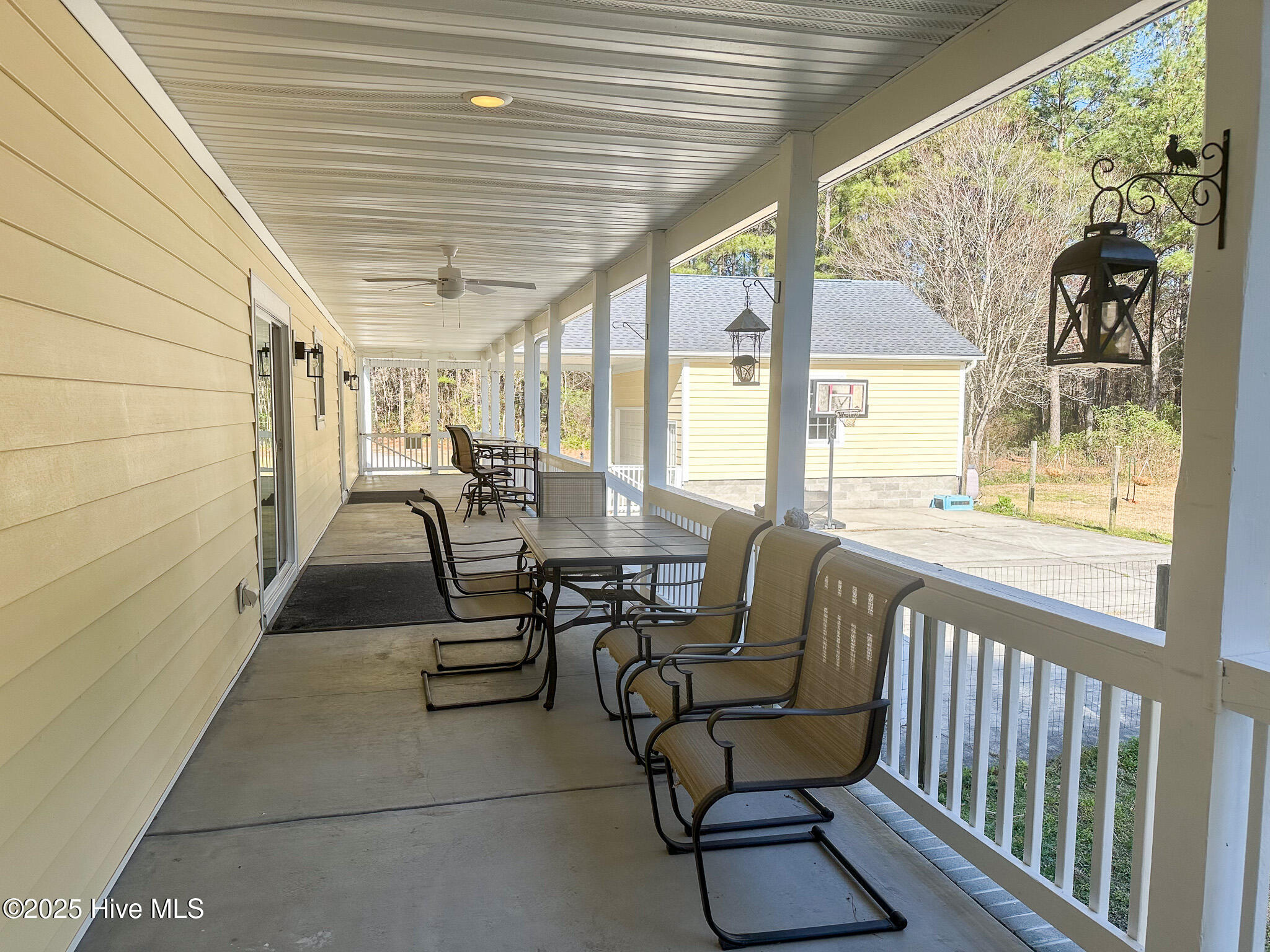 152 Lee Rogers Road Hubert, NC 28539 - Photo 33 of 50 152 Covered back porch