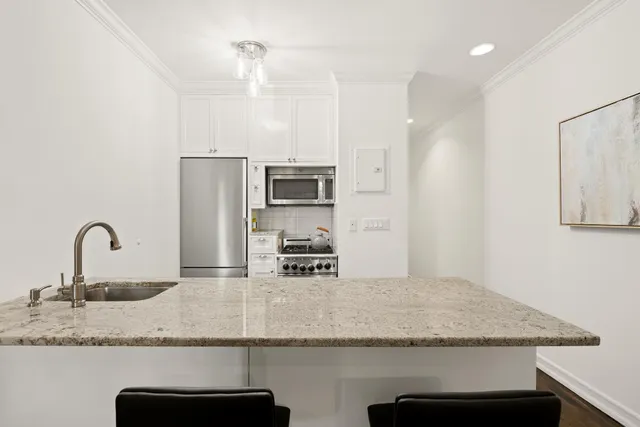 $1,100,000 | 164 West 83rd Street, Unit 4R | Upper West Side