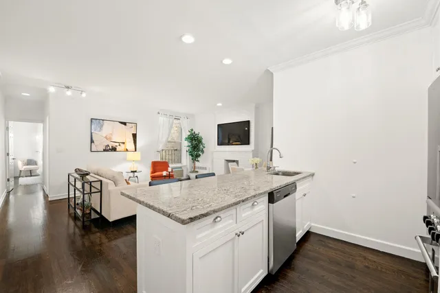 $1,100,000 | 164 West 83rd Street, Unit 4R | Upper West Side
