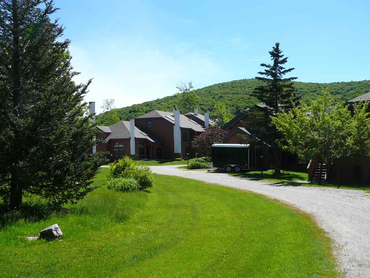 526 East Mountain Road Killington, VT 05751 - Photo 2 of 18 Gallery Image 2