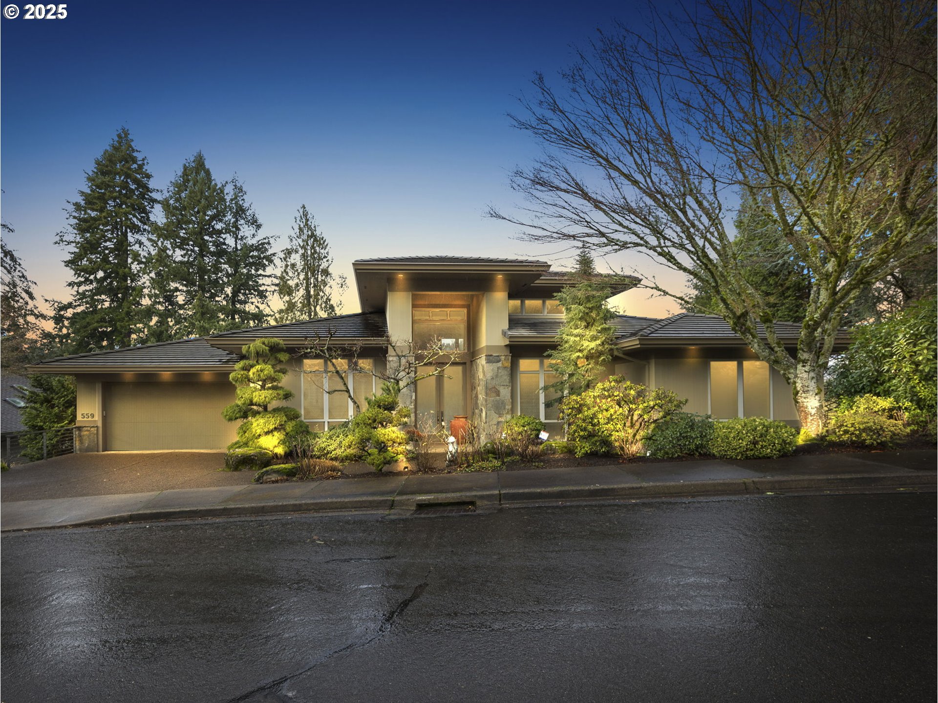 559 Southeast 46th Drive Gresham, OR 97080 - Photo 1 of 48 a front view of a house with a yard