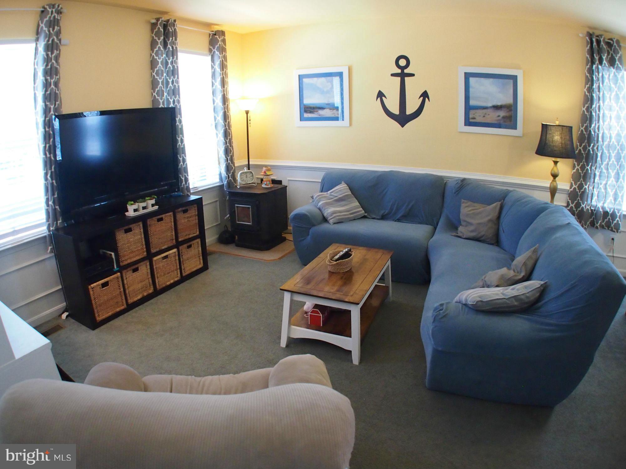 1311 Waterview Way Baltimore, MD 21221 - Photo 6 of 30 Living Room