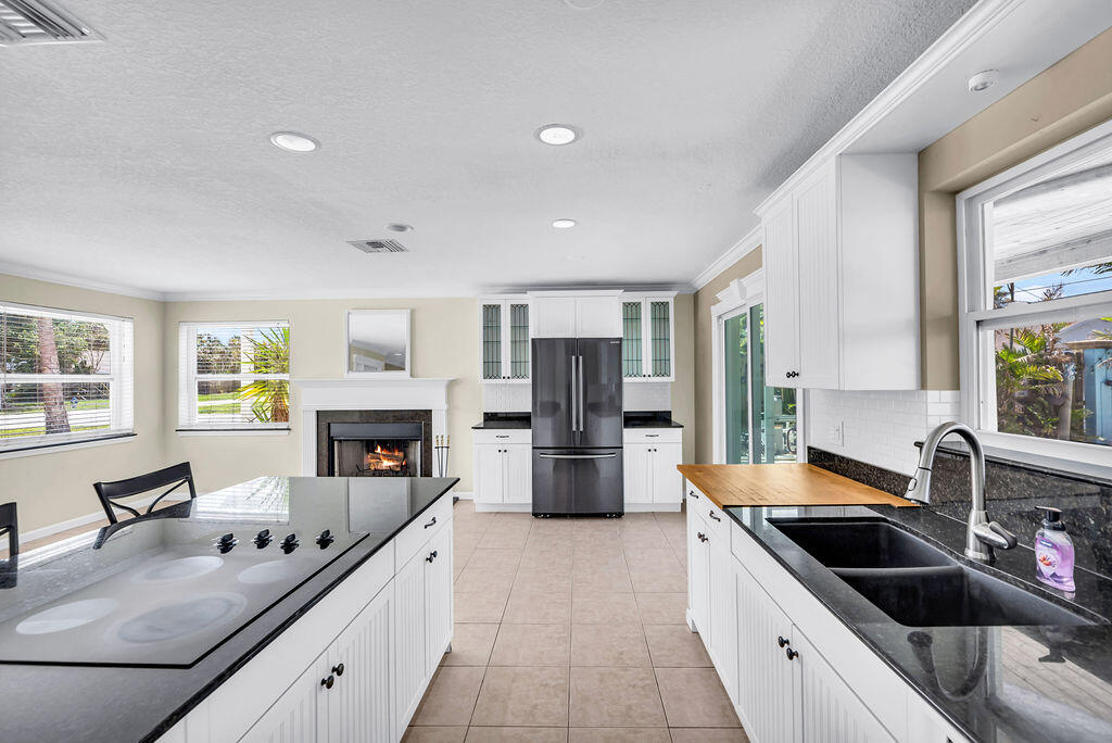 614 Southeast Flamingo Avenue Stuart, FL 34996 - Photo 18 of 49 a kitchen with stainless steel appliances granite countertop a sink stove and refrigerator