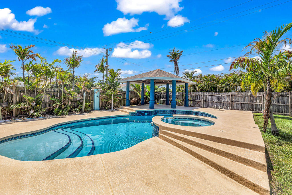 614 Southeast Flamingo Avenue Stuart, FL 34996 - Photo 42 of 49 a view of a house with swimming pool and sitting area