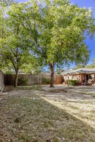 a view of a yard in front of a house