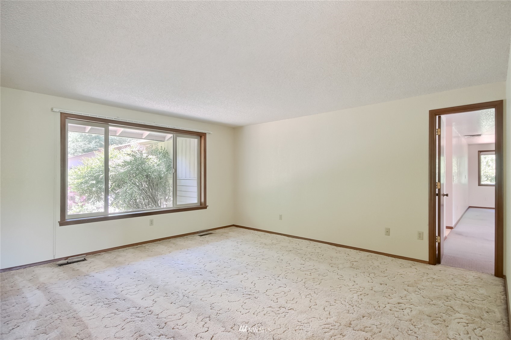 4402 Meridian Road Southeast Olympia, WA 98513 - Photo 6 of 38 Gallery Image 6