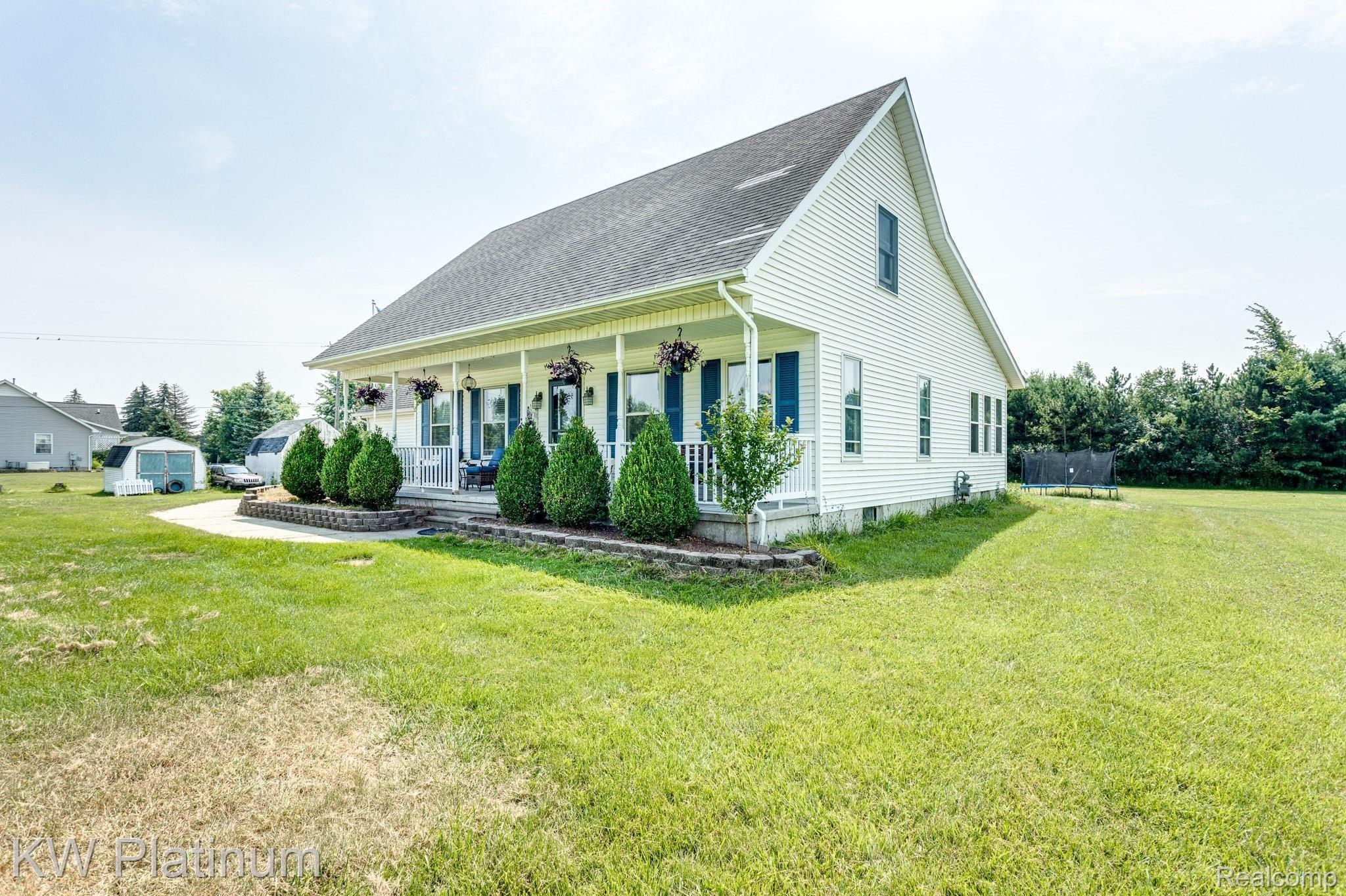 5151 Fitzgerald Road St. Clair, MI 48079 - Photo 8 of 44 5151 Fitzgerald Rd (35 of 44).jpg