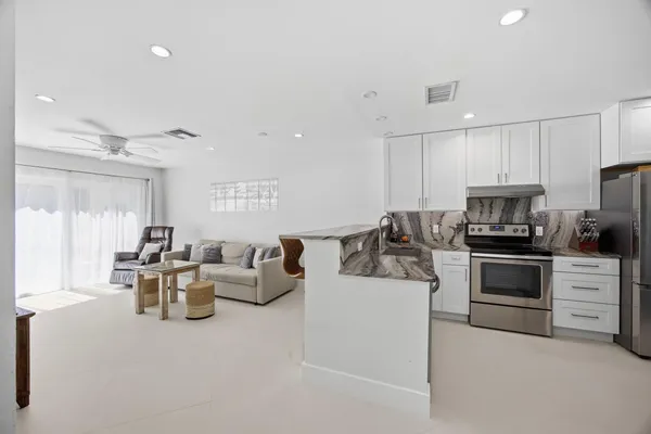 $299,900 | 155 Deerfield Drive, Jupiter, FL 33458