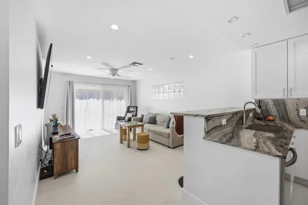 $299,900 | 155 Deerfield Drive, Jupiter, FL 33458