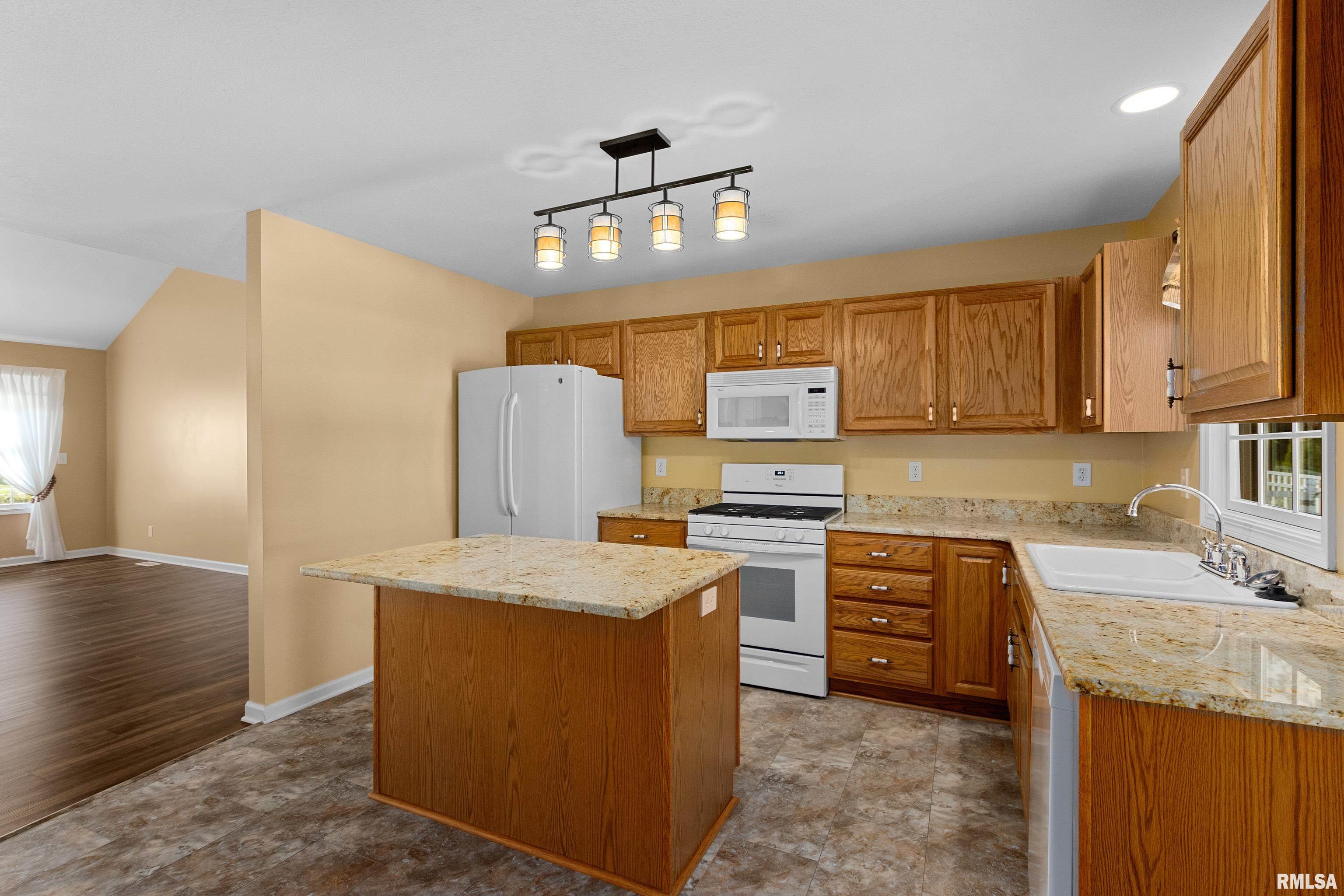 7 Elk Court Washington, IL 61571 - Photo 11 of 37 Gallery Image 11