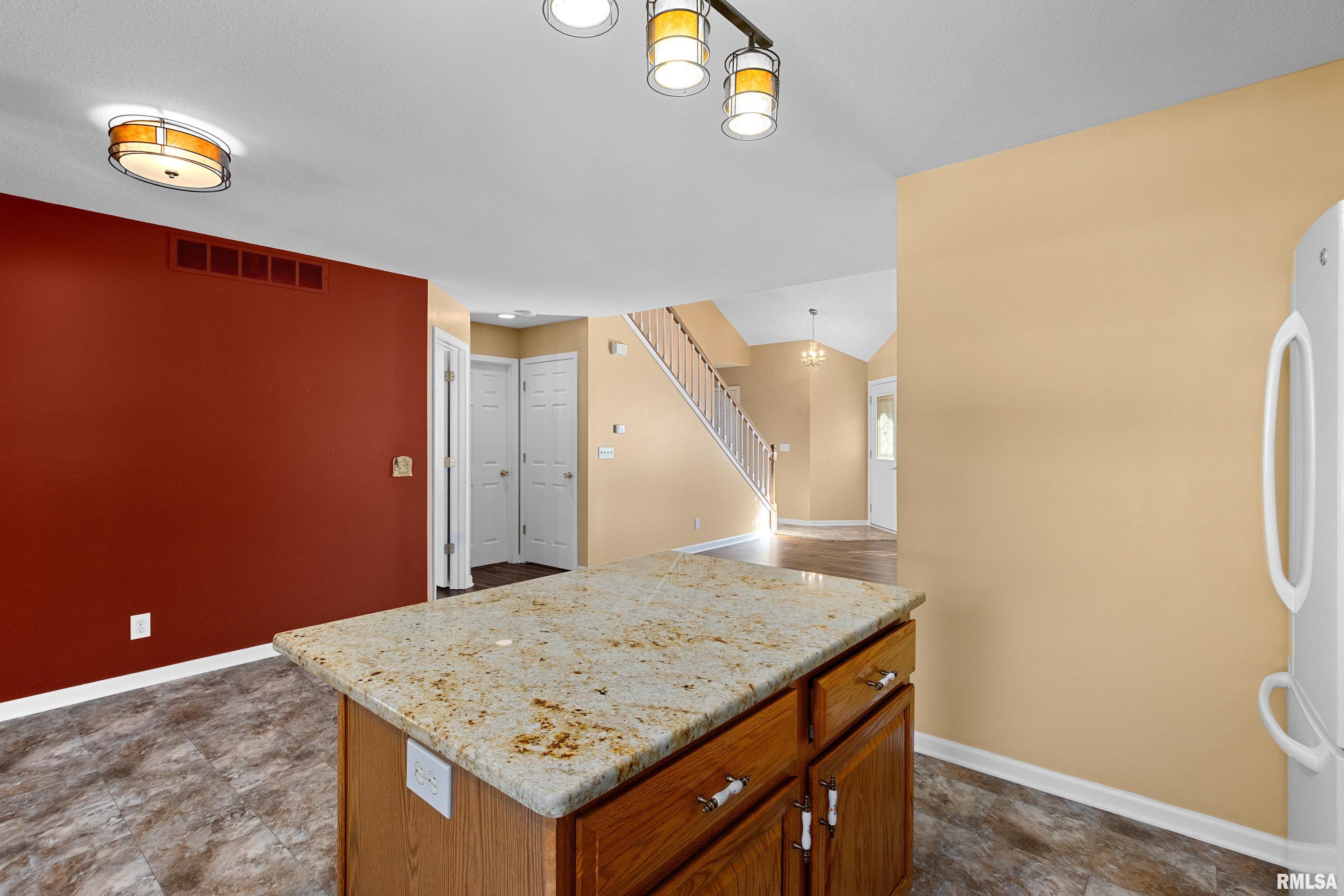 7 Elk Court Washington, IL 61571 - Photo 12 of 37 Gallery Image 12