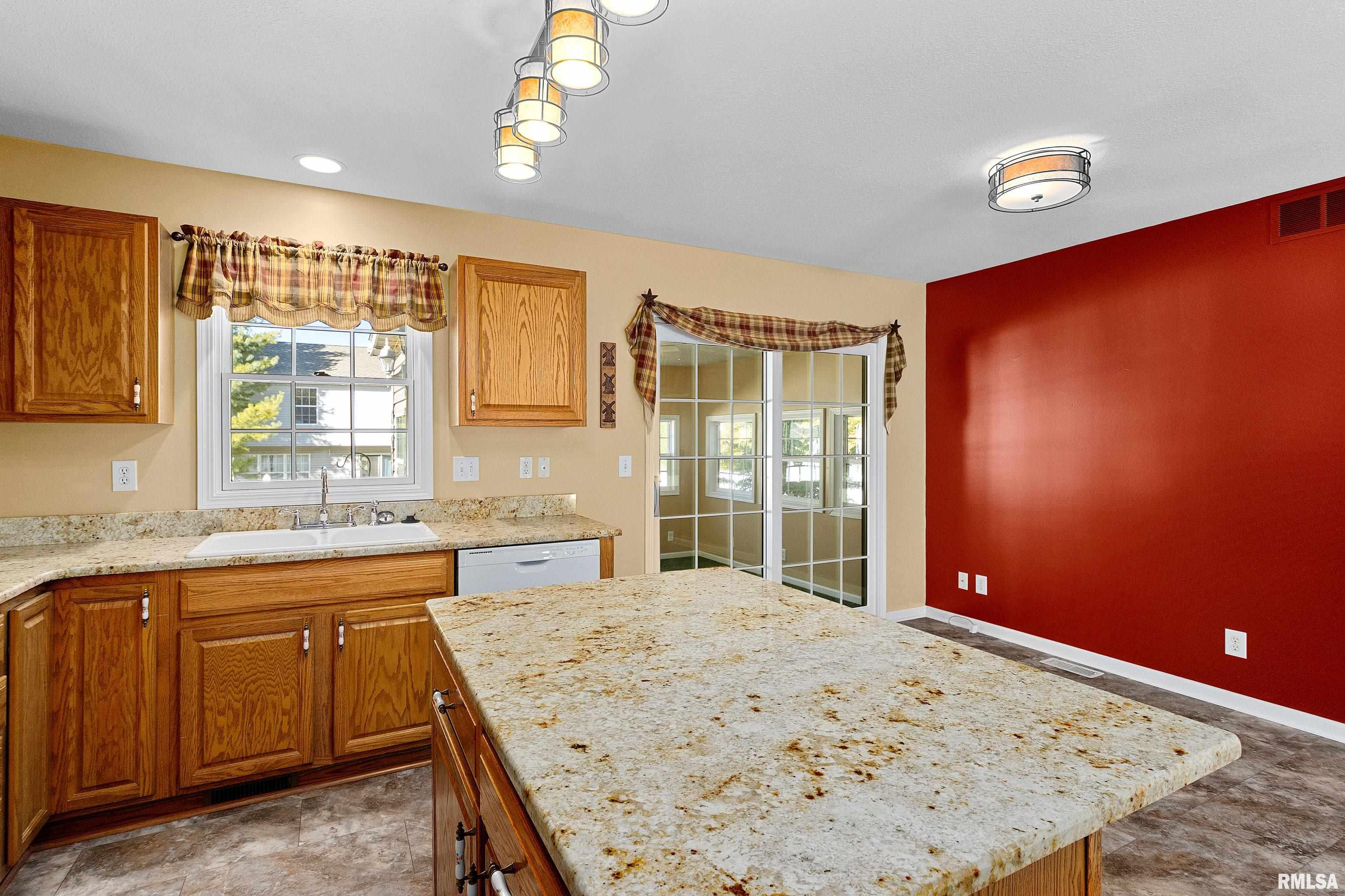 7 Elk Court Washington, IL 61571 - Photo 13 of 37 Gallery Image 13