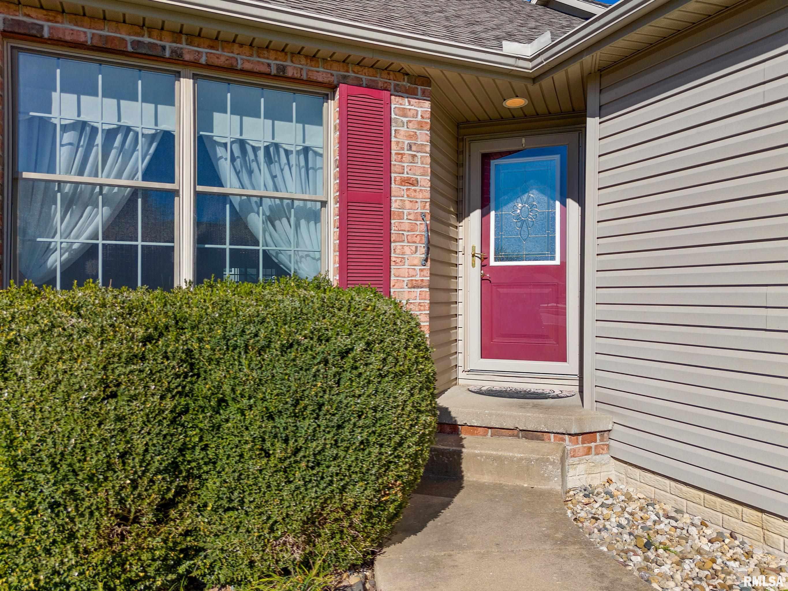 7 Elk Court Washington, IL 61571 - Photo 3 of 37 Gallery Image 3