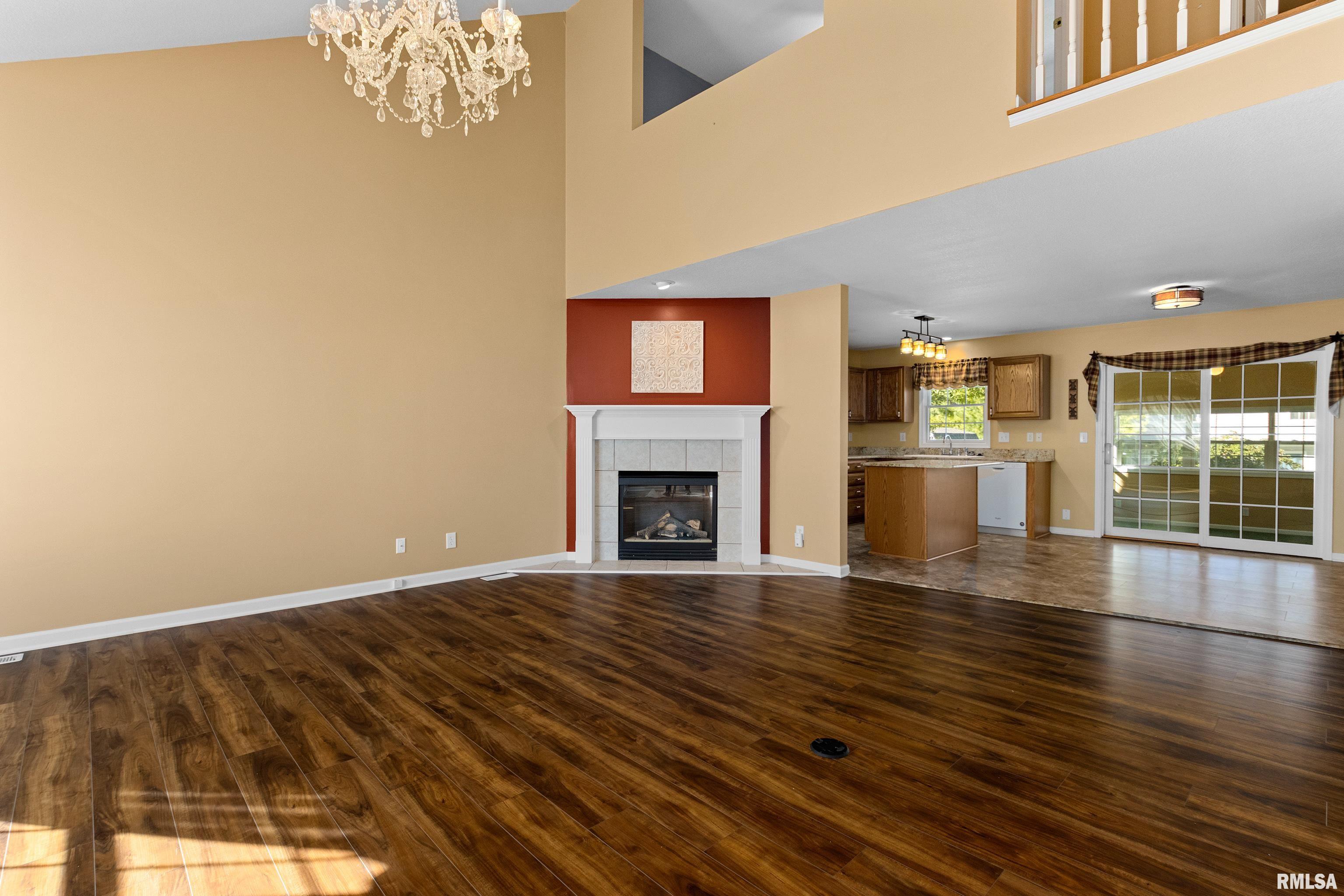 7 Elk Court Washington, IL 61571 - Photo 5 of 37 Gallery Image 5