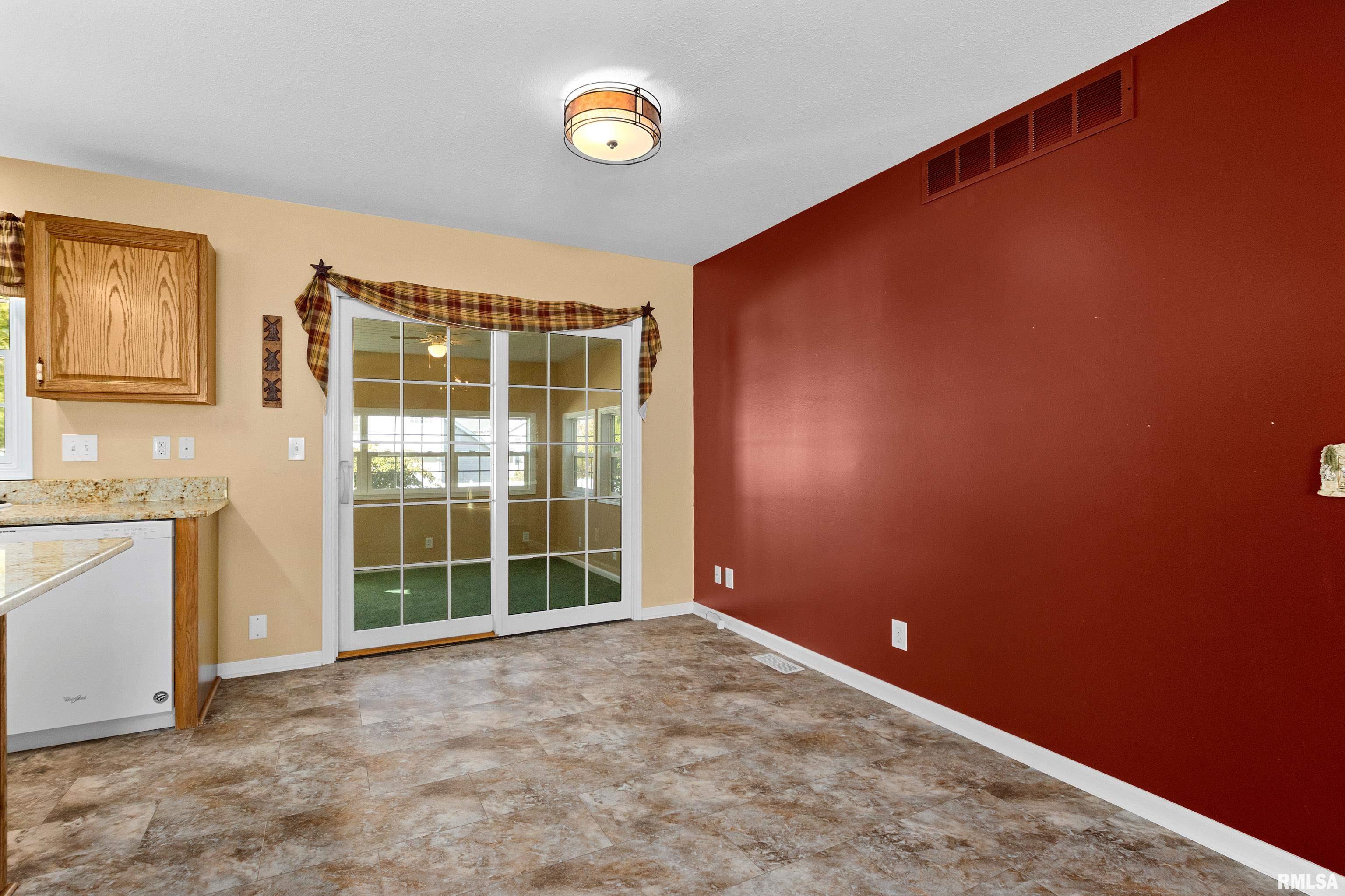 7 Elk Court Washington, IL 61571 - Photo 9 of 37 Gallery Image 9