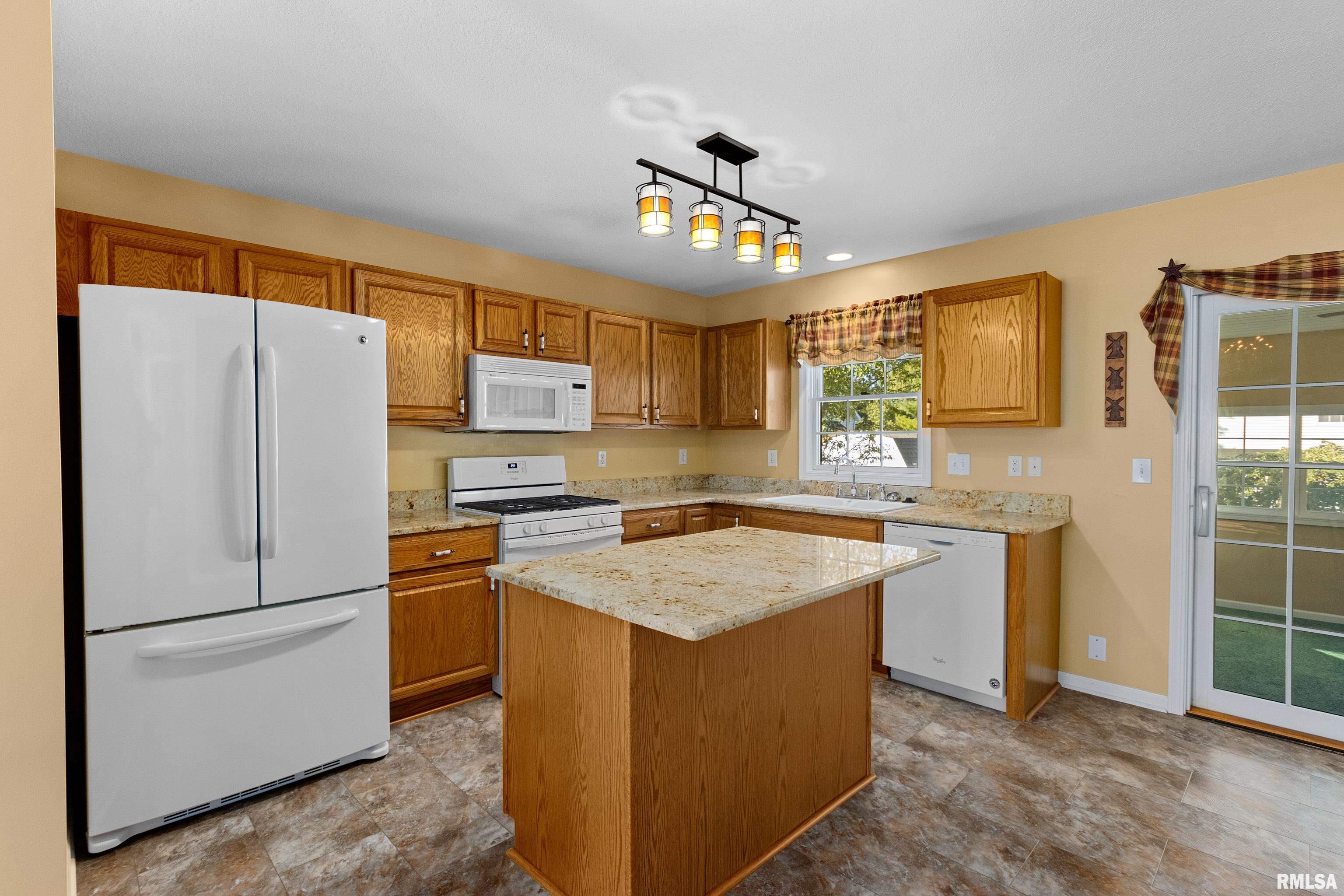 7 Elk Court Washington, IL 61571 - Photo 10 of 37 Gallery Image 10