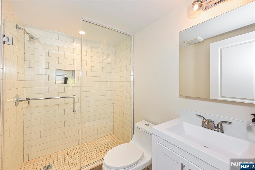 655 Floyd Street Englewood Cliffs, NJ 07632 - Photo 27 of 49