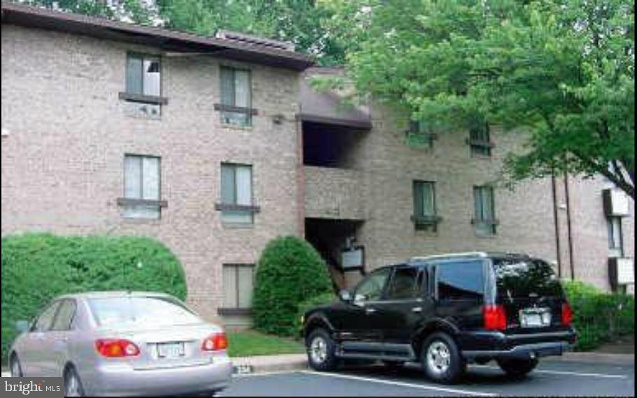 11604 Stoneview Square, Unit 1B Reston, VA 20191 - Photo 1 of 9 Gallery Image 1