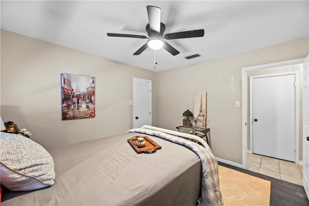 5213 Inverness Drive Corpus Christi, TX 78413 - Photo 18 of 23 a bedroom with bed and a window