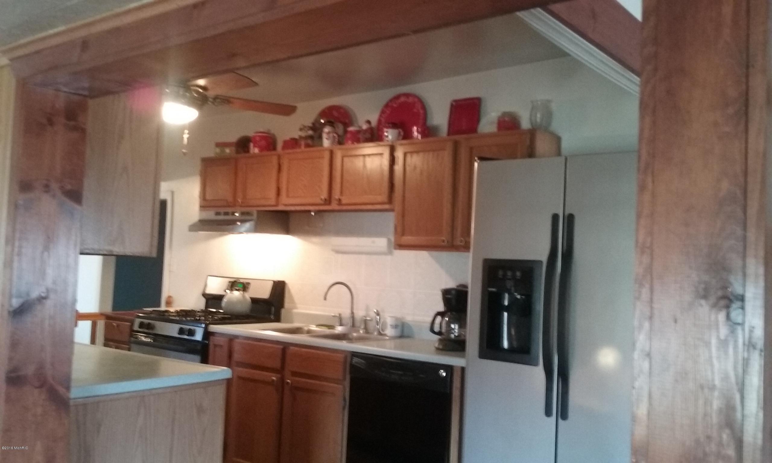 7061 Milarch Road Onekama, MI 49675 - Photo 8 of 15 20160404_133522