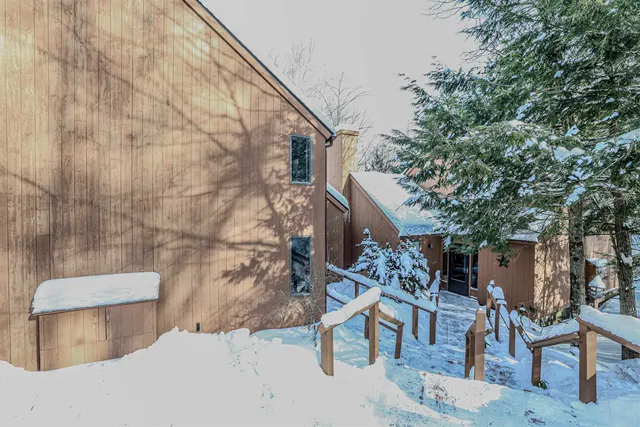 $399,900 | 840 Cove Drive, Grantham, NH 03753