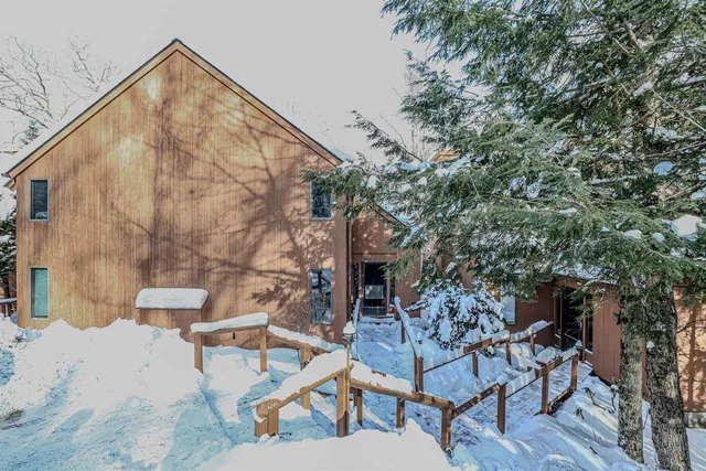 $399,900 | 840 Cove Drive, Grantham, NH 03753