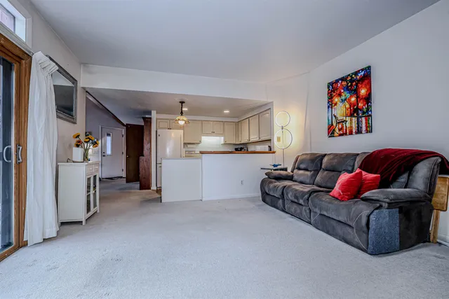 $399,900 | 840 Cove Drive, Grantham, NH 03753