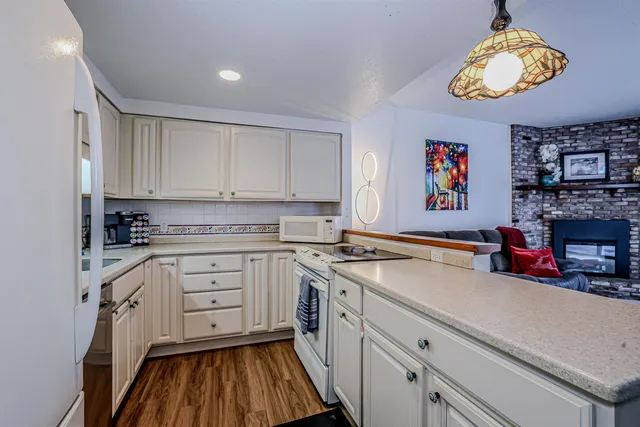 $399,900 | 840 Cove Drive, Grantham, NH 03753