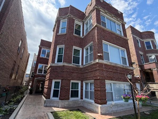 $1,550 | 7304 South Emerald Avenue, Unit 1R, Chicago, IL 60621
