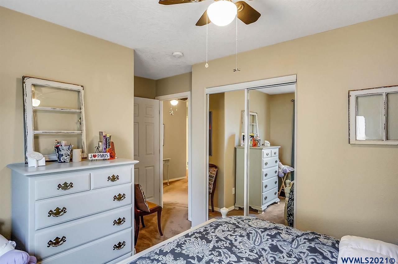 3898 Lone Oak Road Southeast Salem, OR 97302 - Photo 22 of 26 Gallery Image 22