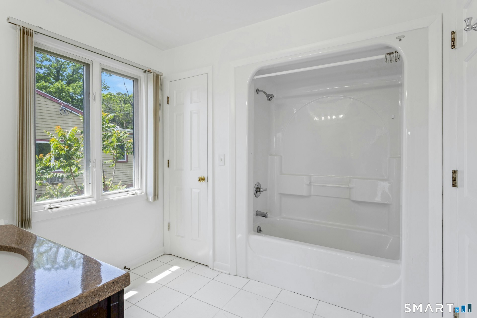 192 Frenchtown Road Bridgeport, CT 06606 - Photo 12 of 28