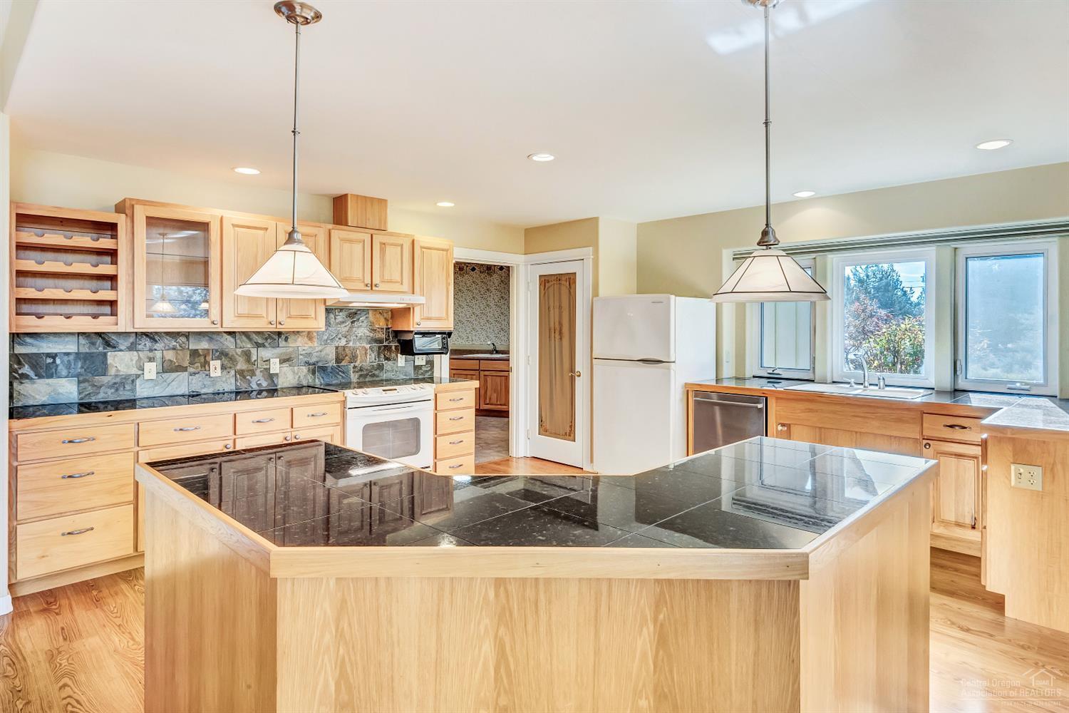 17550 Mountain View Road Sisters, OR 97759 - Photo 9 of 25 Additional Photo
