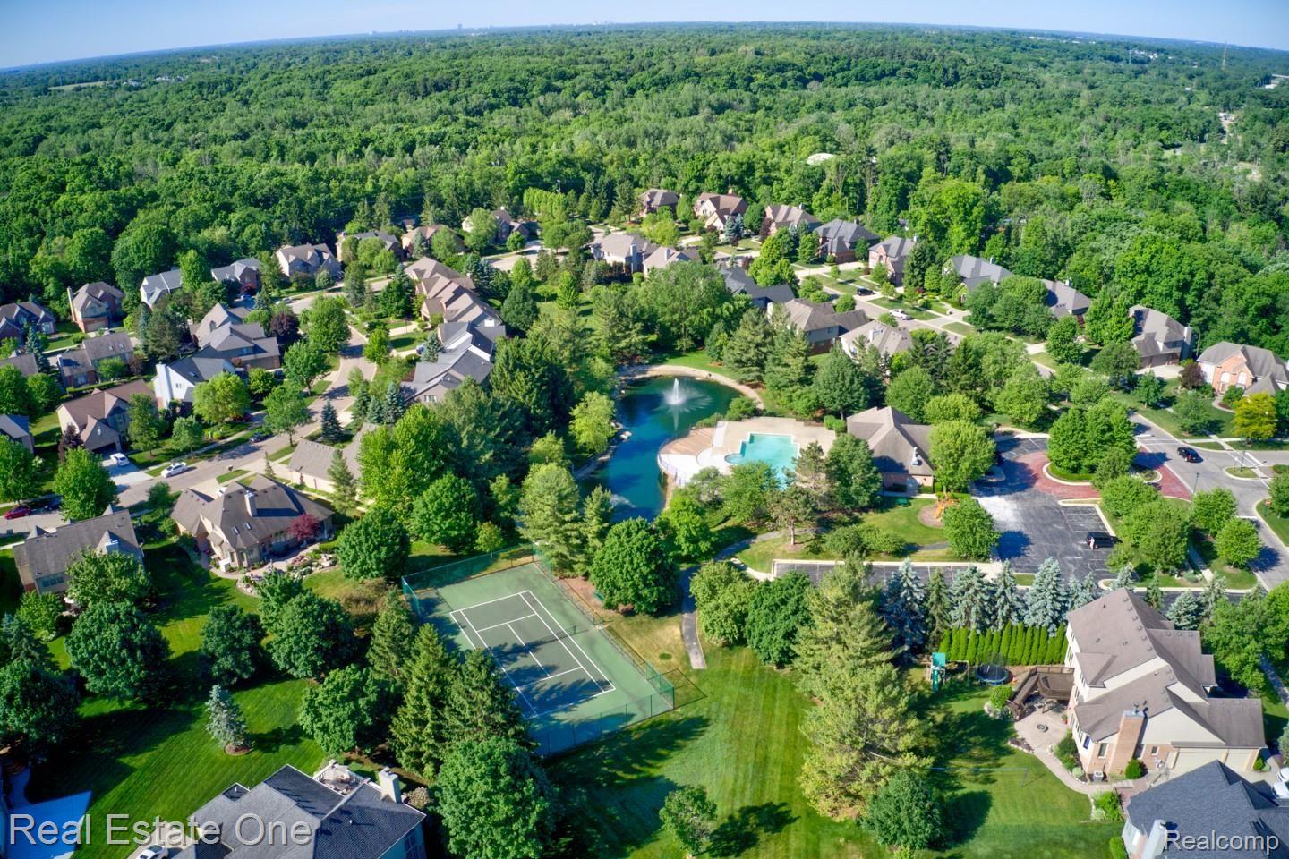 1112 Waycroft Court Rochester, MI 48307 - Photo 59 of 63 DJI_0622_3_4.jpg