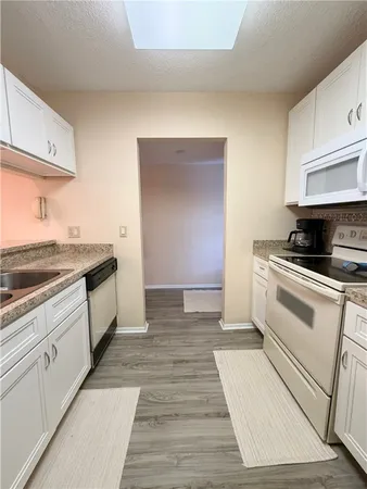 $1,800 | 24 Plantation Drive, Unit 201, Vero Beach, FL 32966