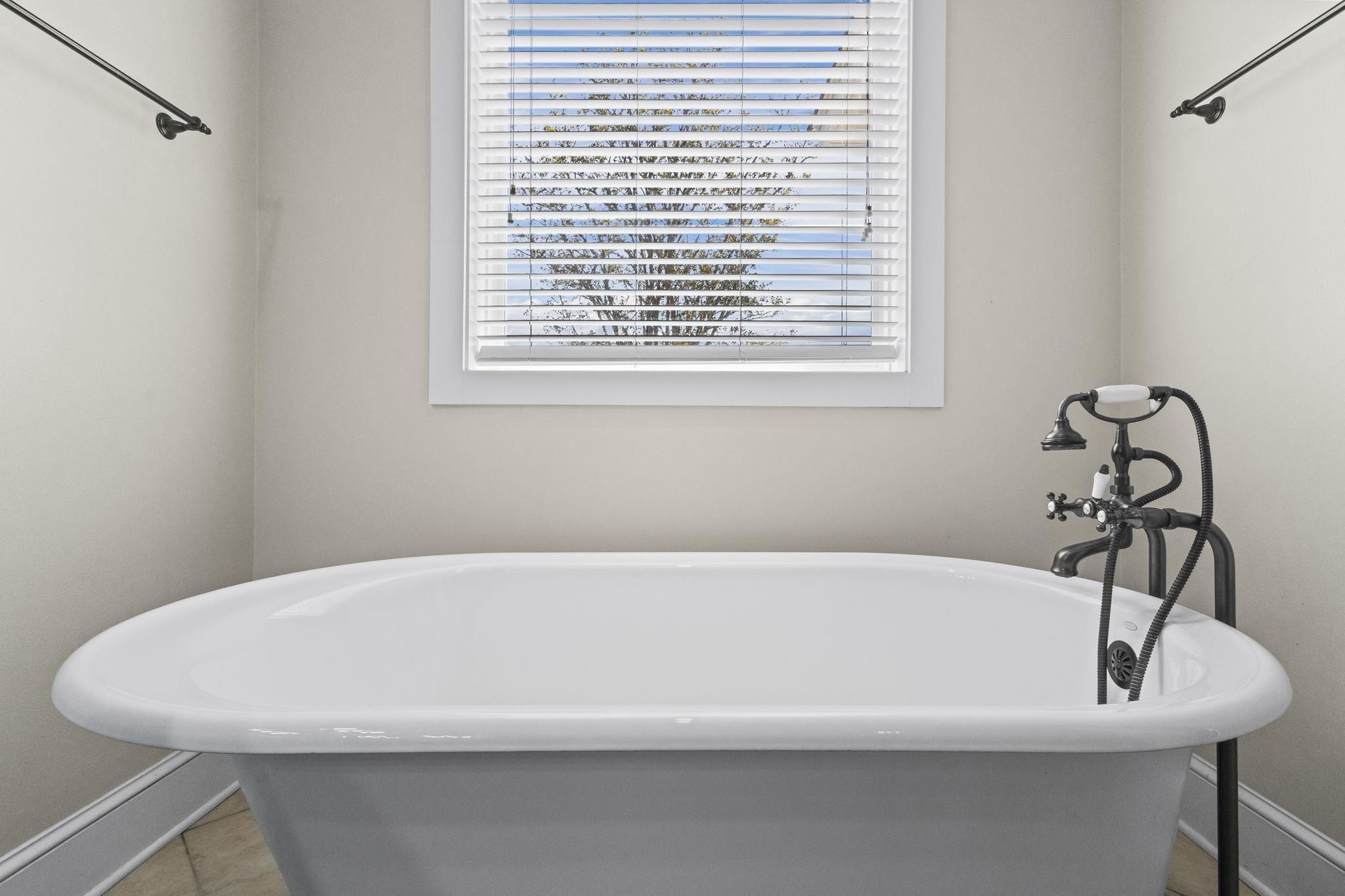 7059 Rocky Rd Loop Gulf Shores, AL 36542 - Photo 25 of 46 Bathroom
