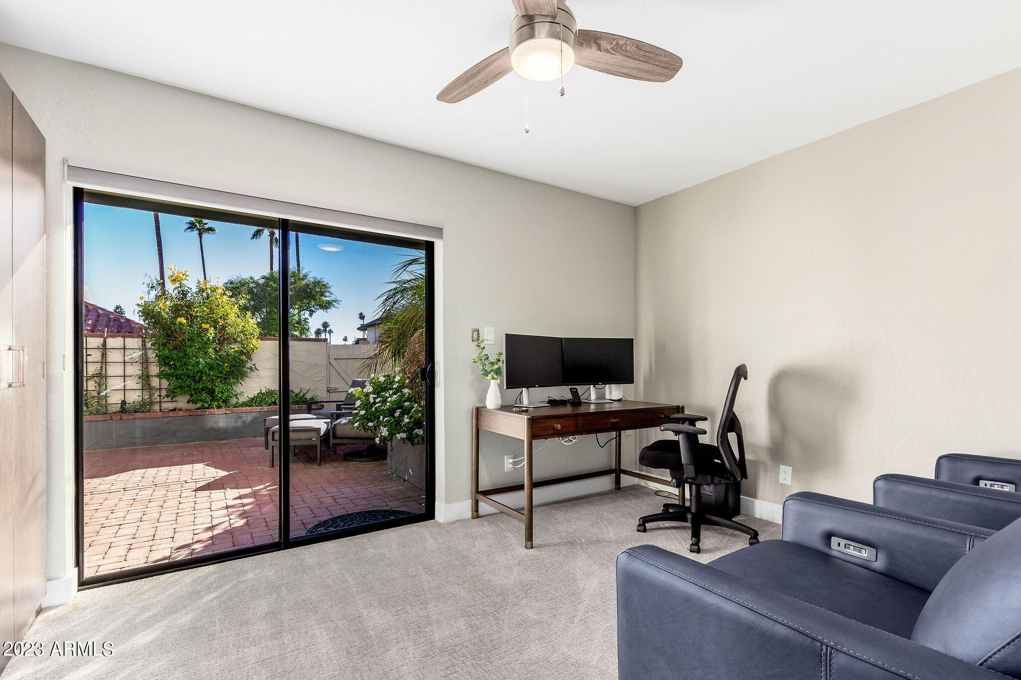 5822 North Scottsdale Road Paradise Valley, AZ 85253 - Photo 19 of 31 a view of a livingroom with workspace and a window