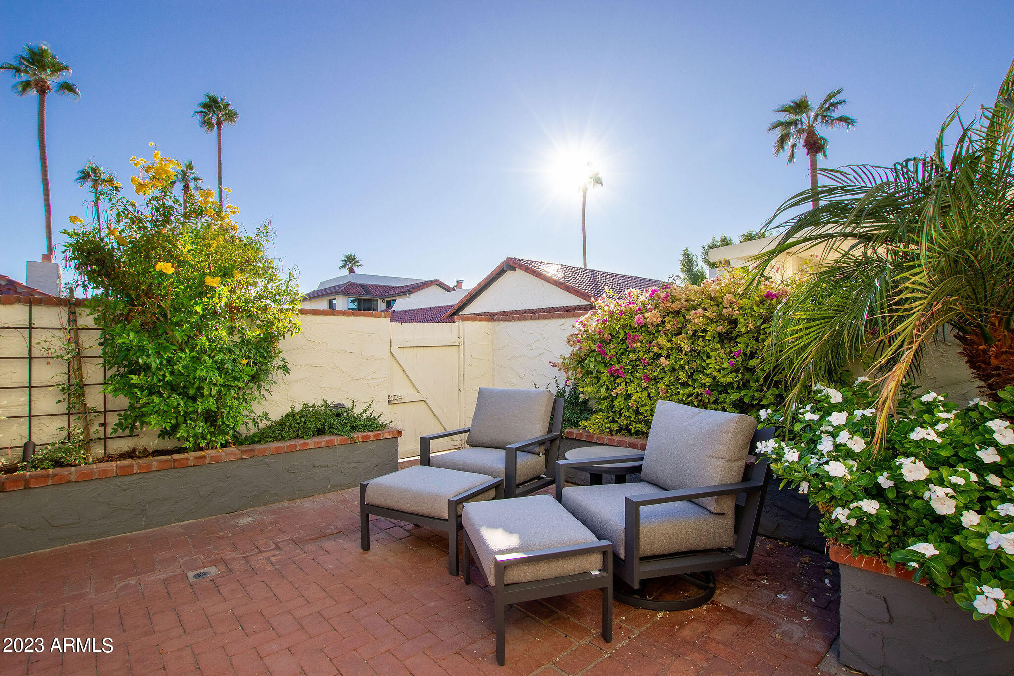 5822 North Scottsdale Road Paradise Valley, AZ 85253 - Photo 25 of 31 a outdoor living space with furniture