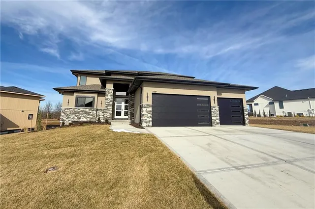 $927,445 | 2531 Northeast Woodland Court, Lee's Summit, MO 64086