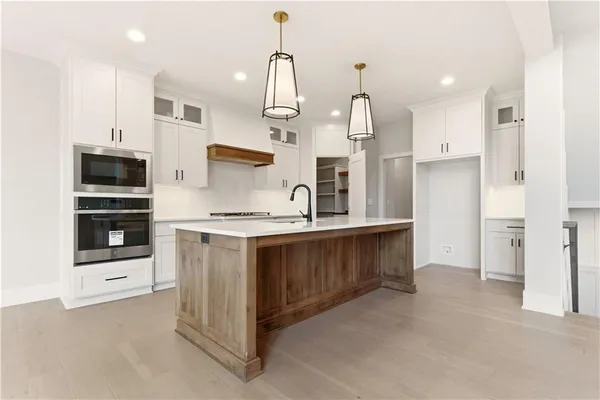 $927,445 | 2531 Northeast Woodland Court, Lee's Summit, MO 64086