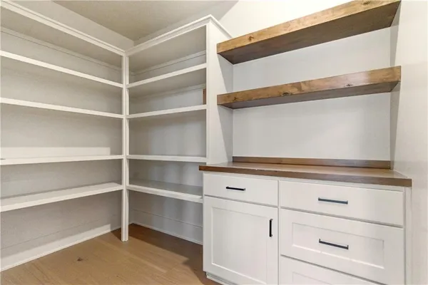 $927,445 | 2531 Northeast Woodland Court, Lee's Summit, MO 64086