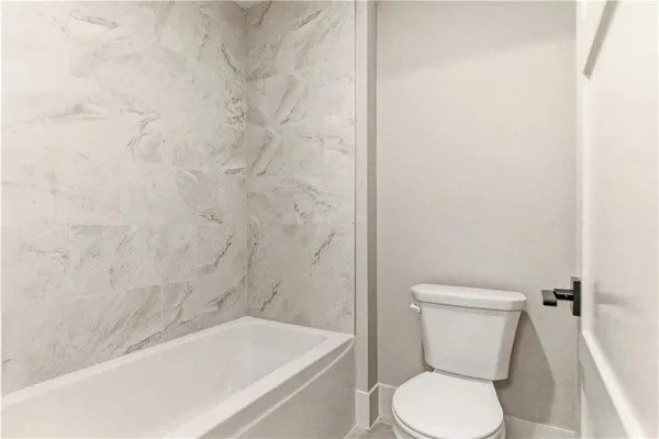 $927,445 | 2531 Northeast Woodland Court, Lee's Summit, MO 64086