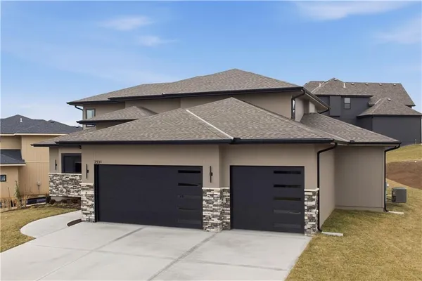 $927,445 | 2531 Northeast Woodland Court, Lee's Summit, MO 64086