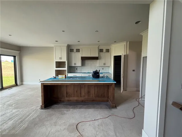 $927,445 | 2531 Northeast Woodland Oaks Circle, Lee's Summit, MO 64086