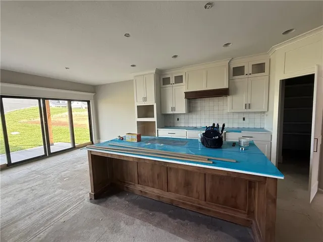 $927,445 | 2531 Northeast Woodland Oaks Circle, Lee's Summit, MO 64086