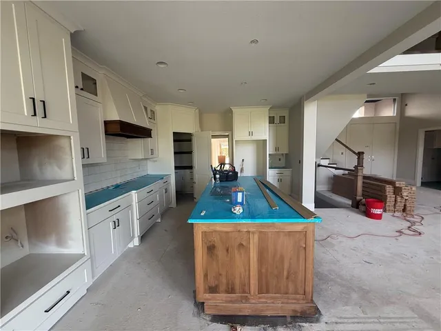 $927,445 | 2531 Northeast Woodland Oaks Circle, Lee's Summit, MO 64086