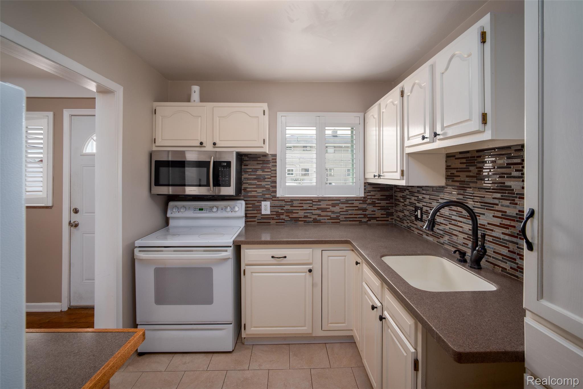 11026 Middlebelt Road Livonia, MI 48150 - Photo 7 of 22 7.jpg
